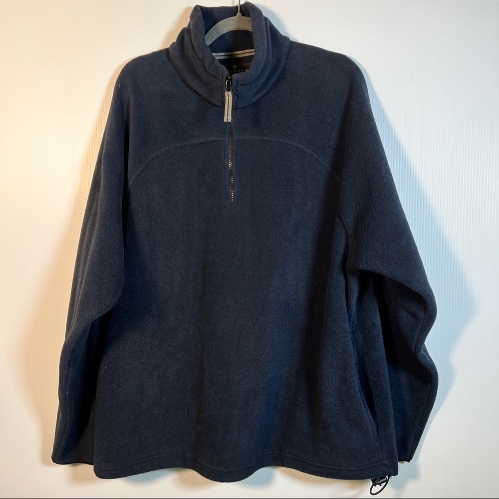 CONSENSUS SPORTSWEAR Navy Blue Large. Men’s fleece 1/4 zip. 2Pockets. EUC